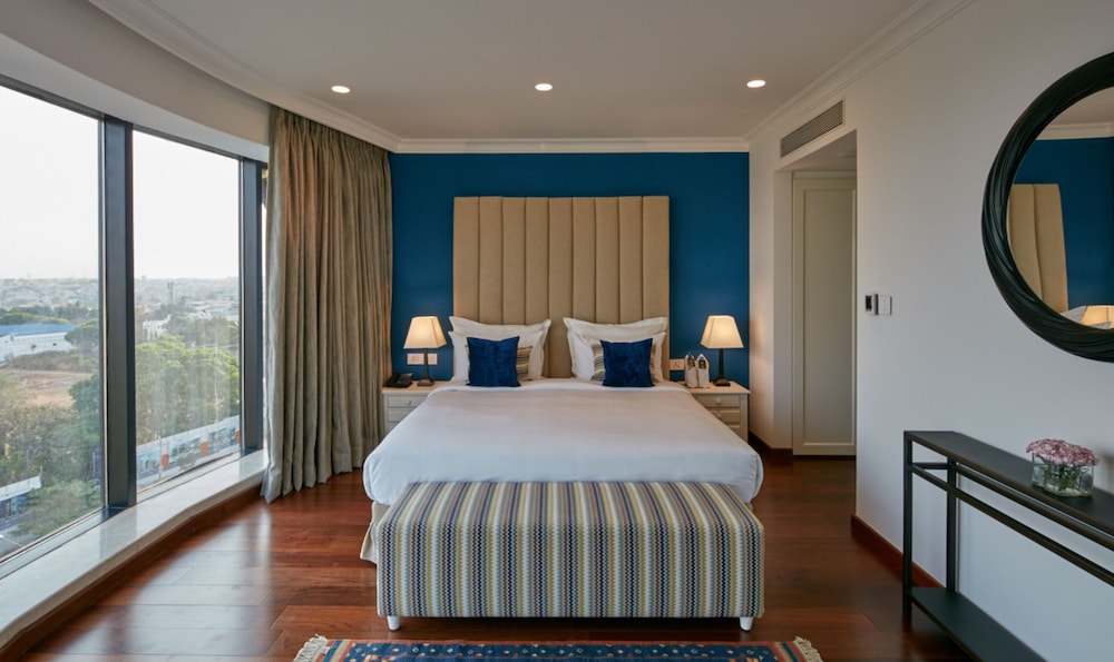 THE WAVERLY HOTEL & RESIDENCES 12/57