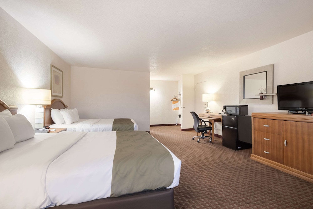Quality Inn Suites Lake Havasu City 22/55