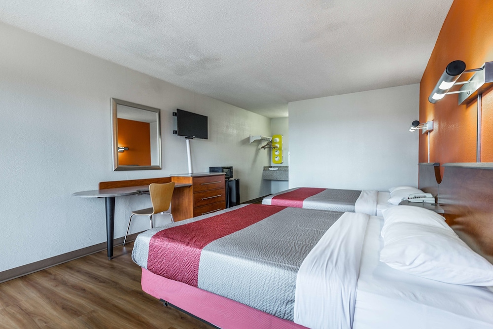 Rodeway Inn Mount Vernon, IL 11/32