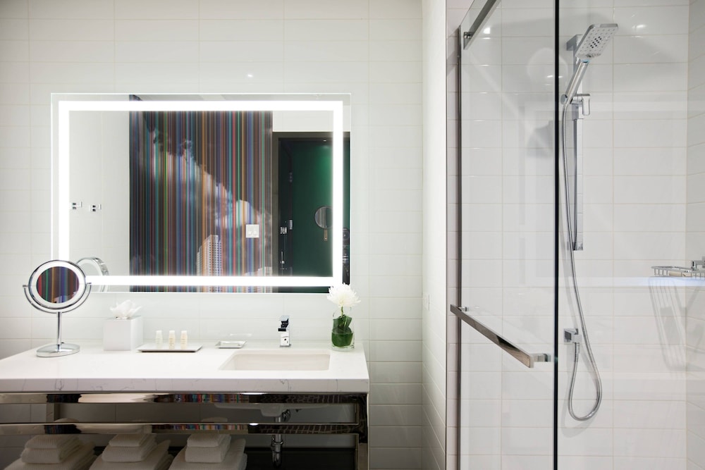 Renaissance Montreal Downtown Hotel 12/58