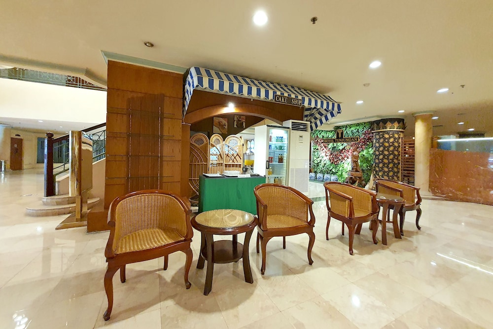 TUNJUNGAN HOTEL 55/73
