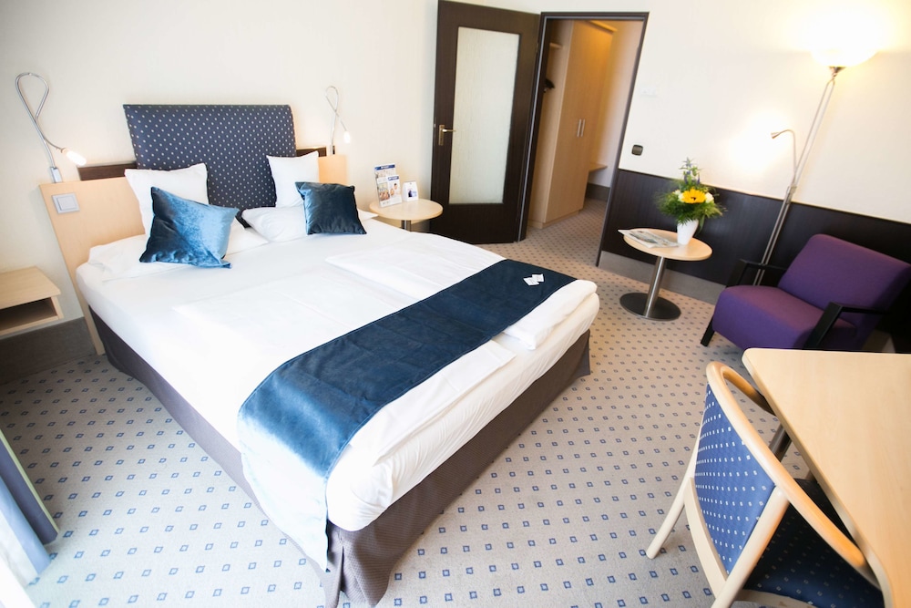 Holiday Inn - The Niu, Stream Monchengladbach 30/71