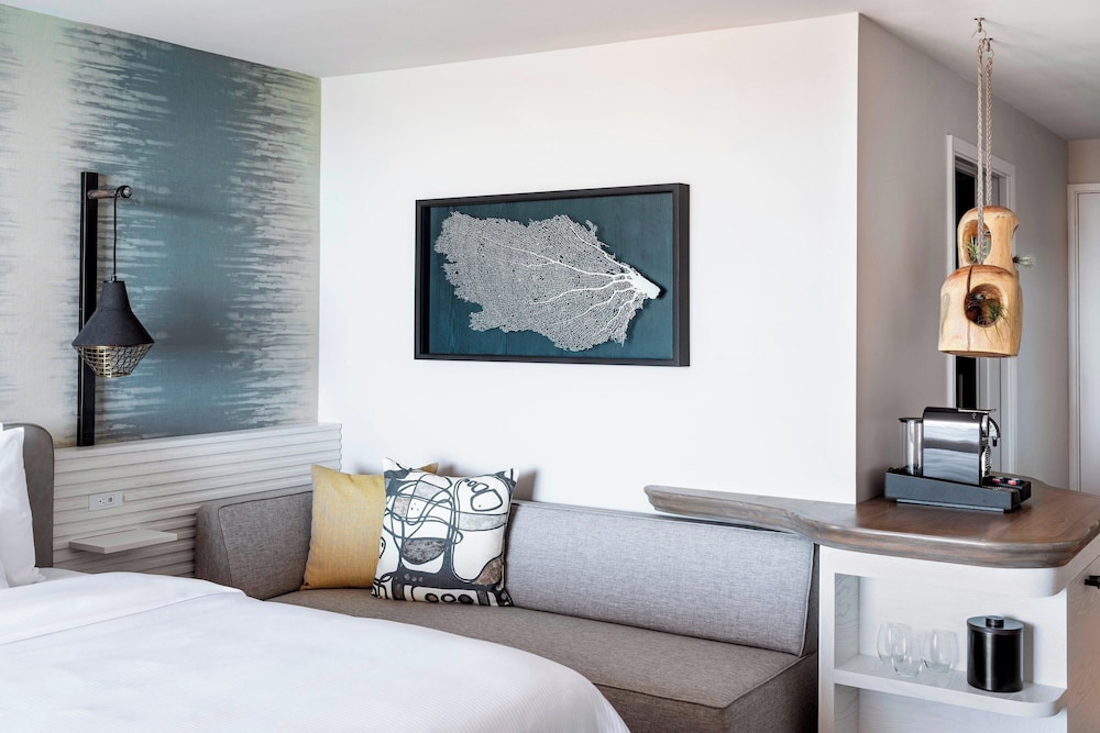 Lanai, King Bed