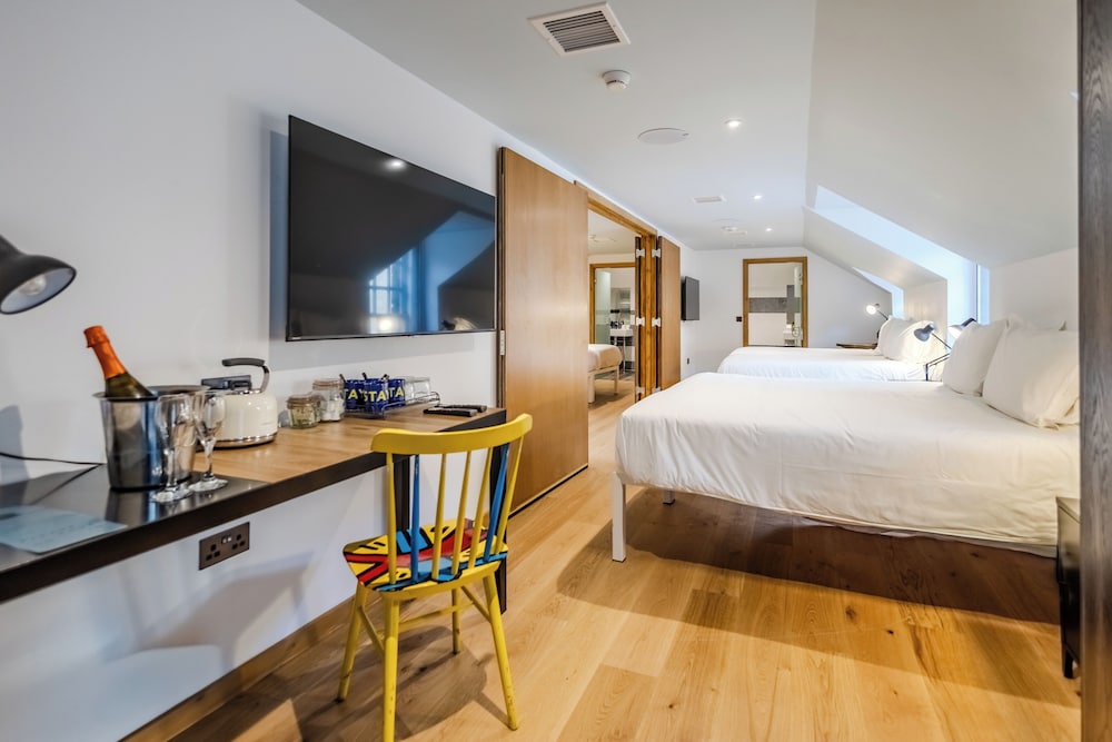 PRIVATE, MIXED DORM, ULTIMATE, PARTY