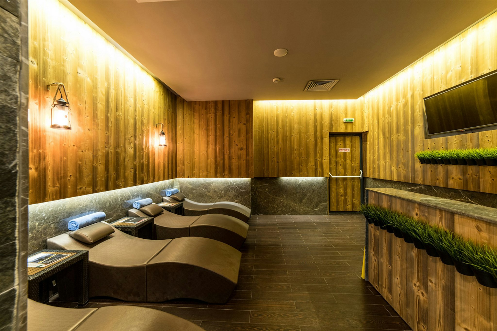 Sky Blue Hotel Spa 27/55