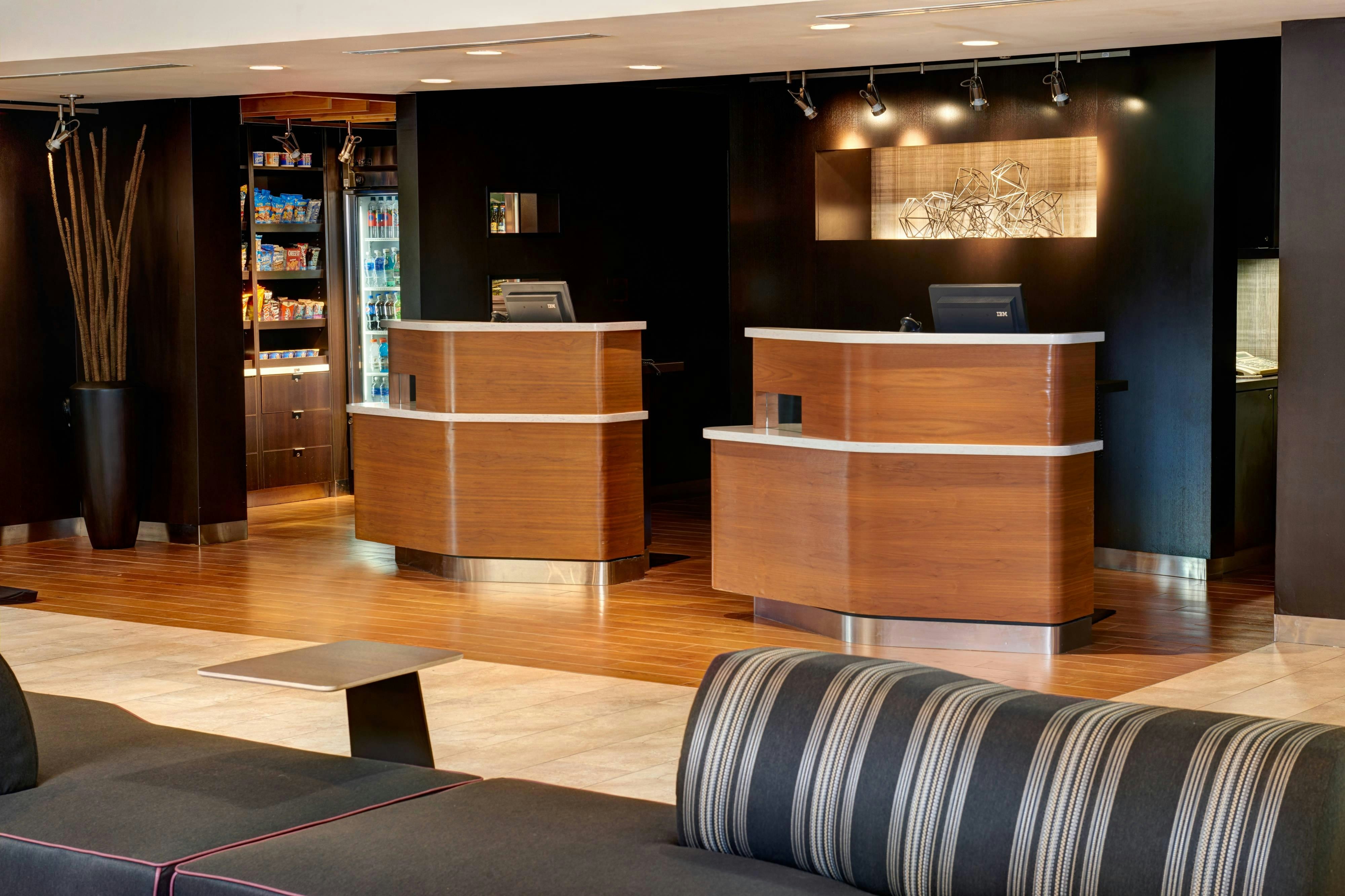 Lobby at Courtyard Chicago Oakbrook Terrace, Villa Park - IL