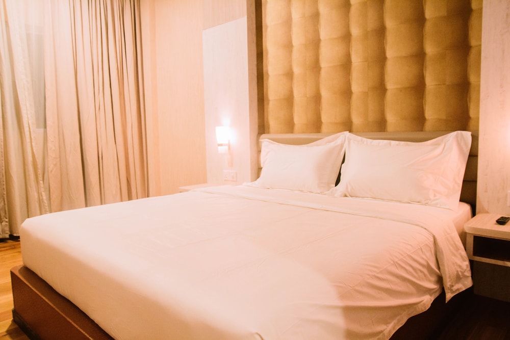 The Golden Bay Hotel Batam 24/53
