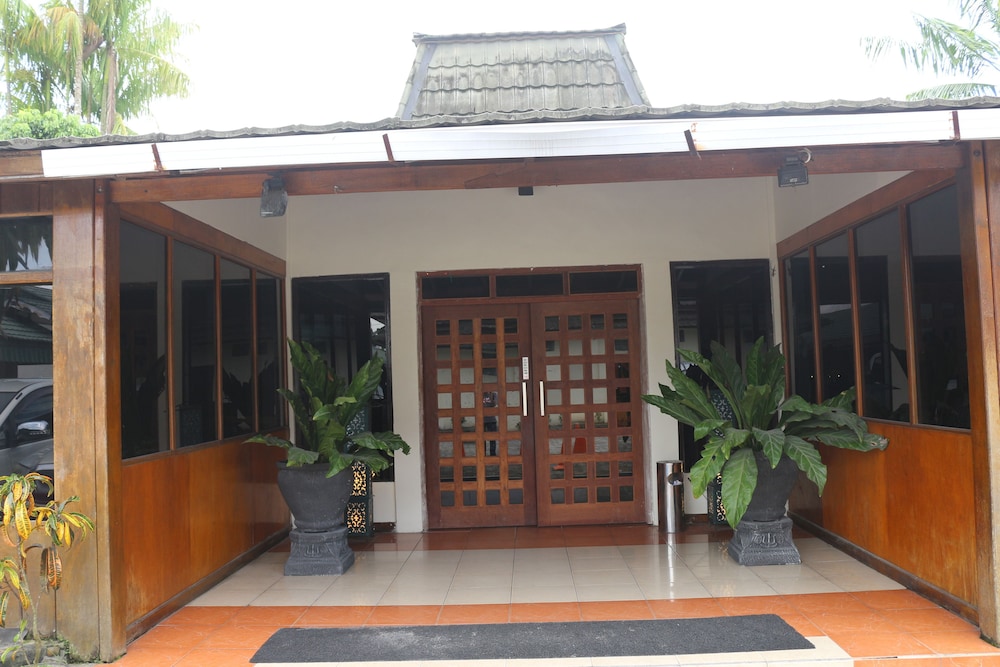 Serayu Hotel Timika 8/29