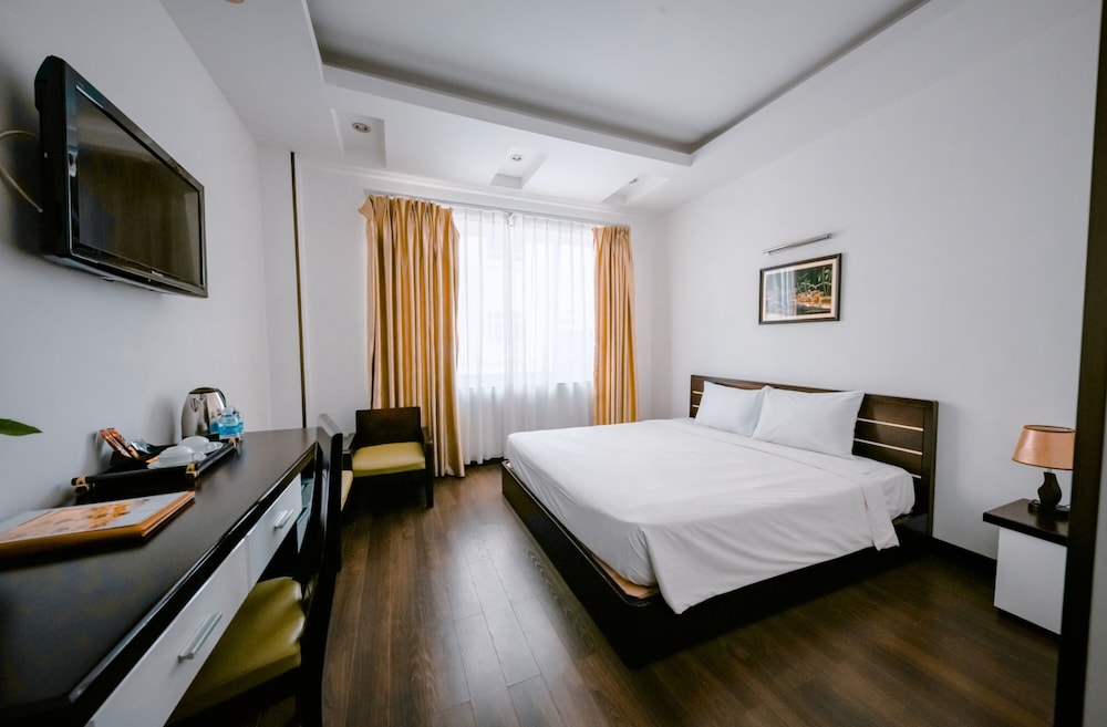 DELUXE, TWIN BEDS, CITY VIEW, BALCONY