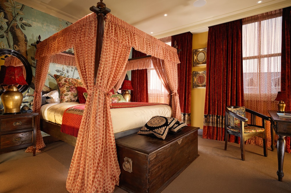 51 Buckingham Gatetaj Suites Residences 38/83