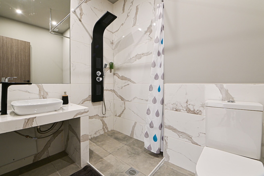 Thisean Modern Suites 49/50