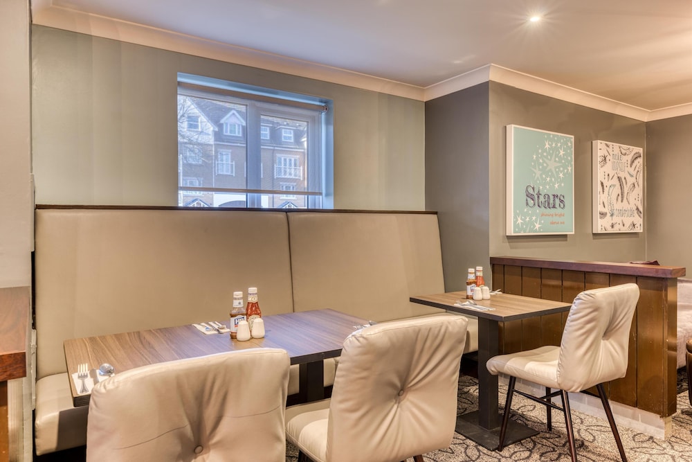 Premier Inn Loughton/Buckhurst Hill 19/43