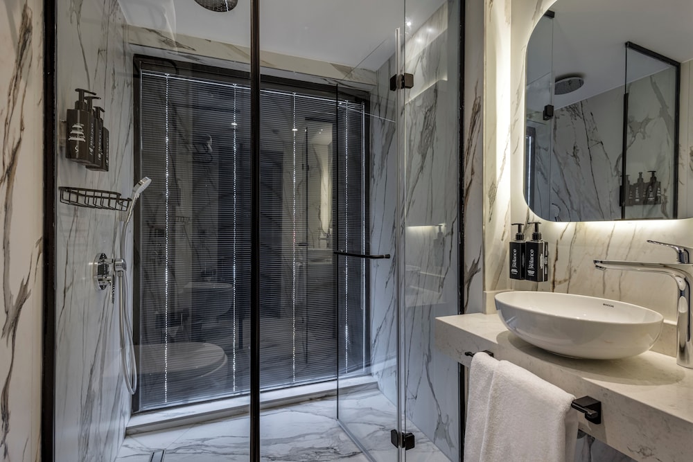 Lunet Old City Hotel 46/48