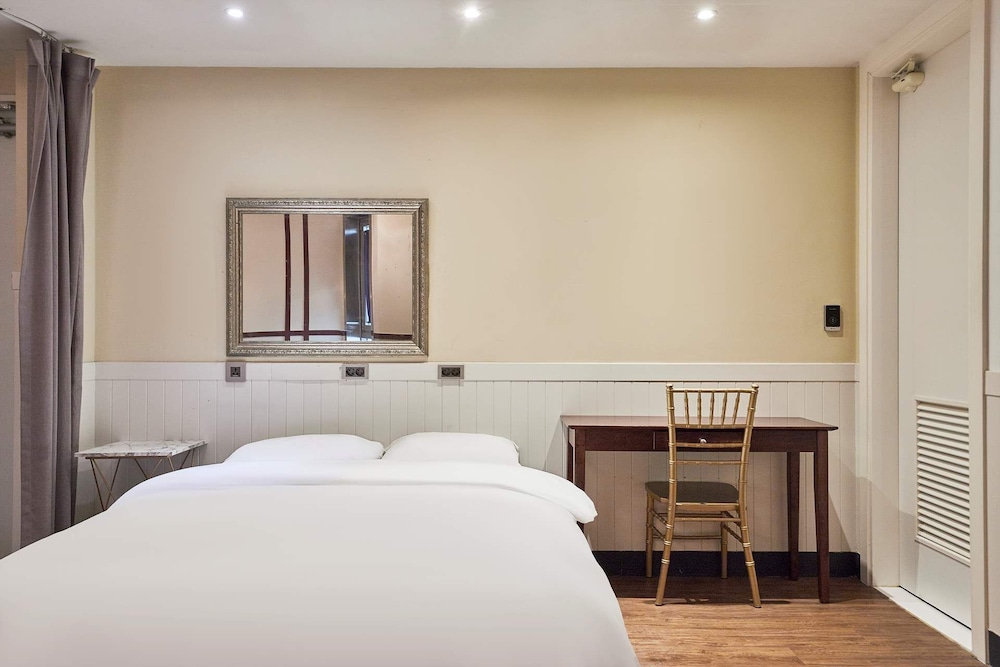 648 Hotel 27/57