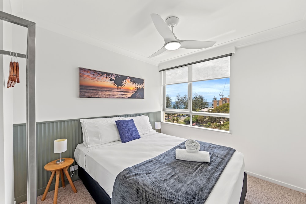 Burleigh Beach Tower 15/49