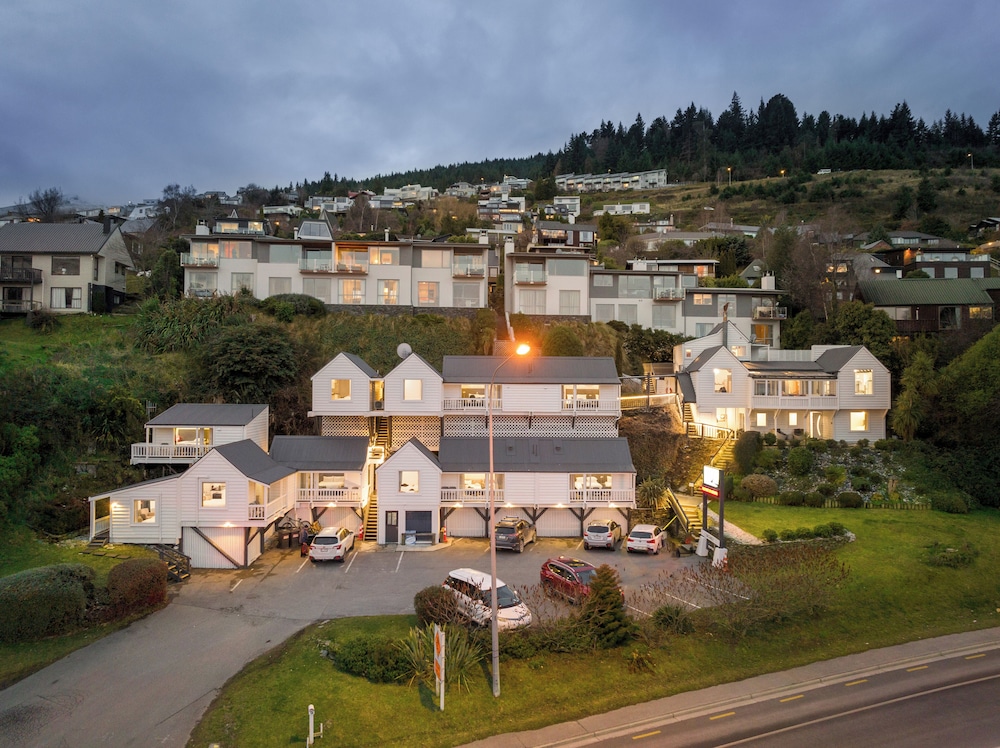 Colonial Village Motel 2/62