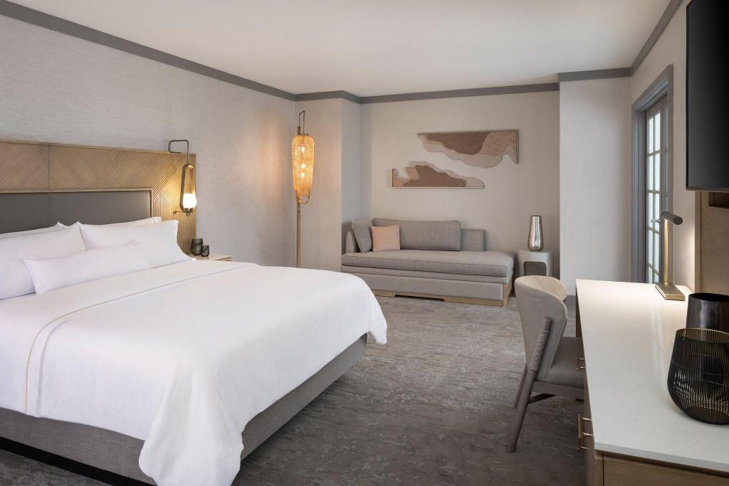 1 Bedroom, Suite, King Bed, Resort View, Sofa