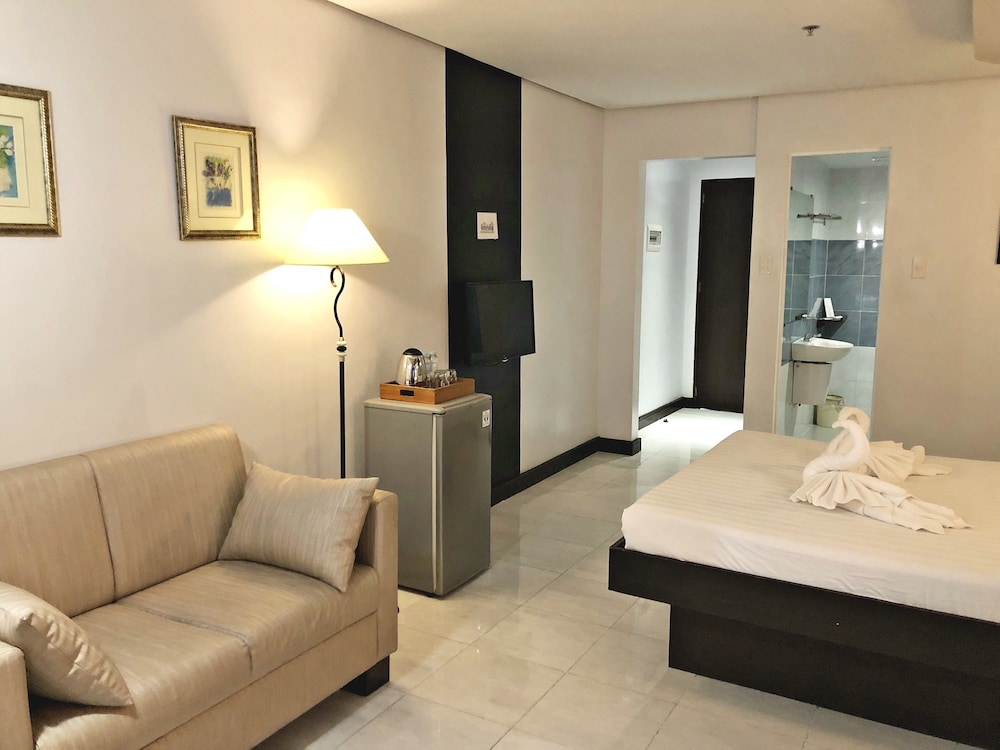 Ninong's Hotel 27/41