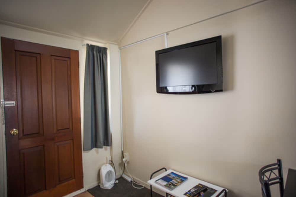 Bennetts Thermal Pools Motor Inn 30/44
