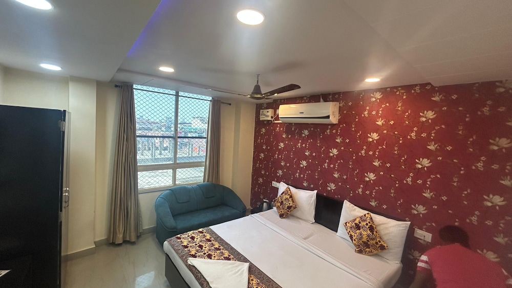 PREMIER, KING BED, CITY VIEW