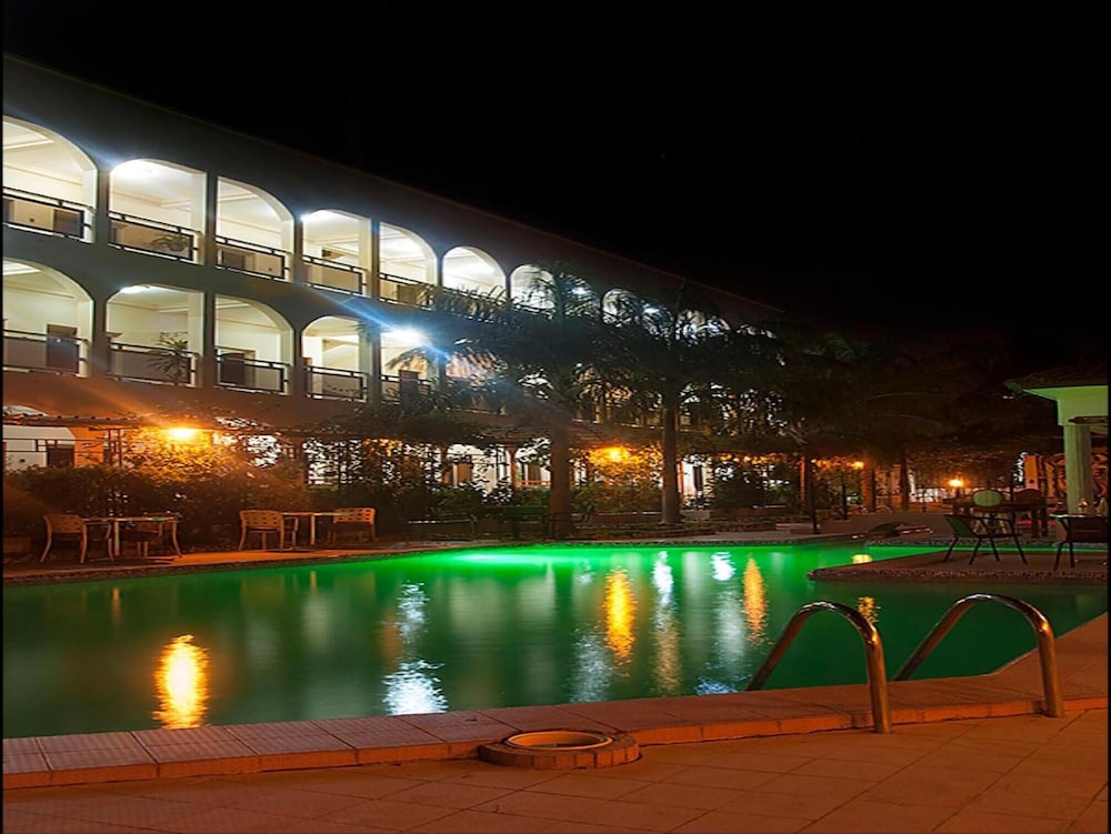Seaview Garden Hotel 43/47