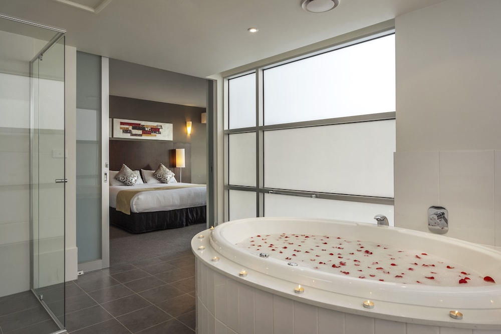 QUEST CAROLINE SPRINGS 14/33