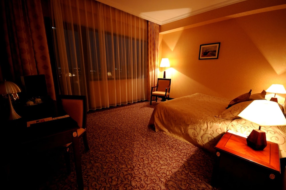 The Crown Hotel 33/50