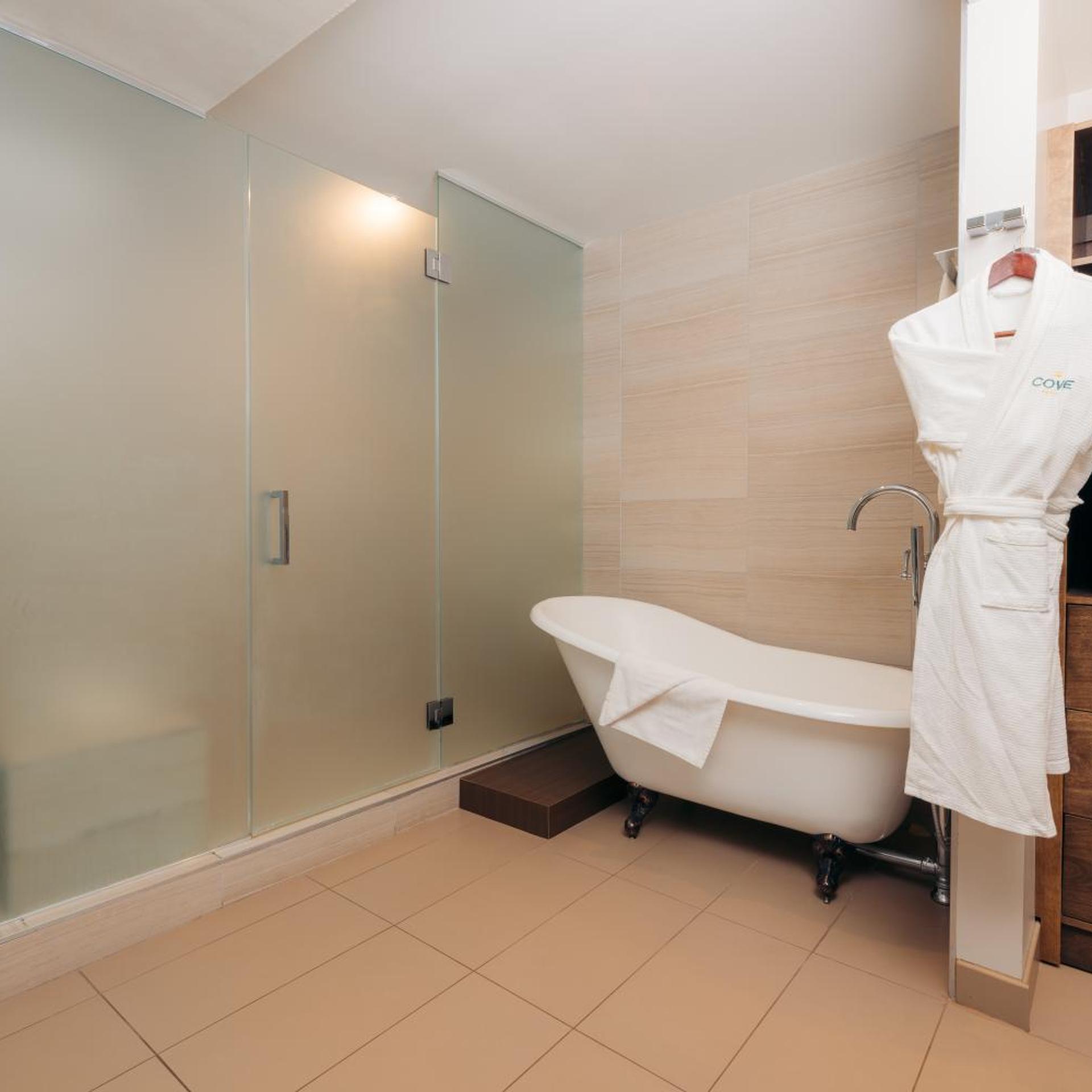 جناح بسريرين كوين بحوض استحمام، The Cove Hotel, Ascend Hotel Collection 8/10