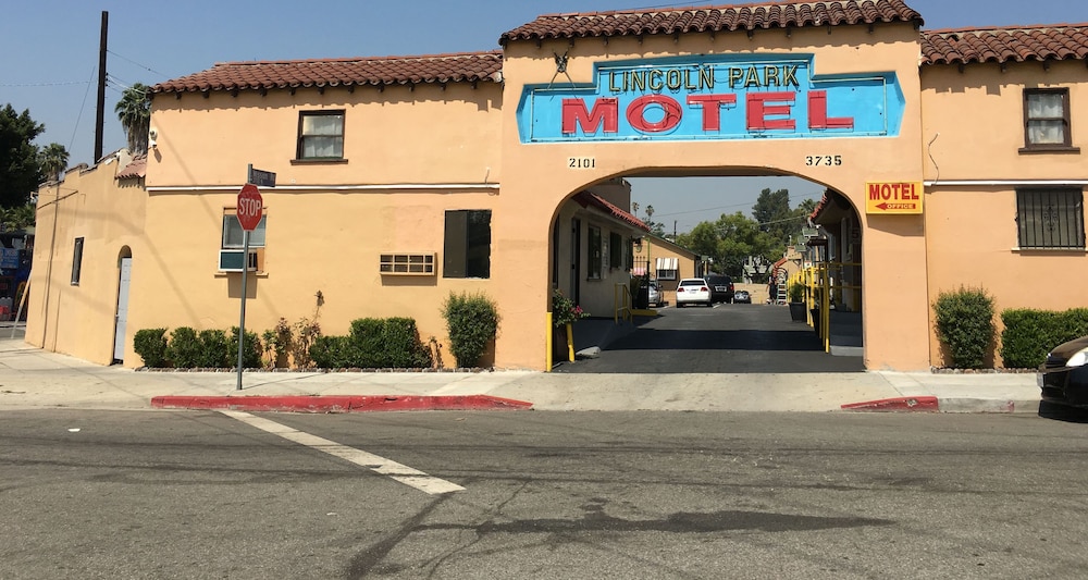 Lincoln Park Motel 2/50