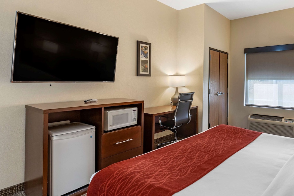 Comfort Inn & Suites Greenville I-70 14/34