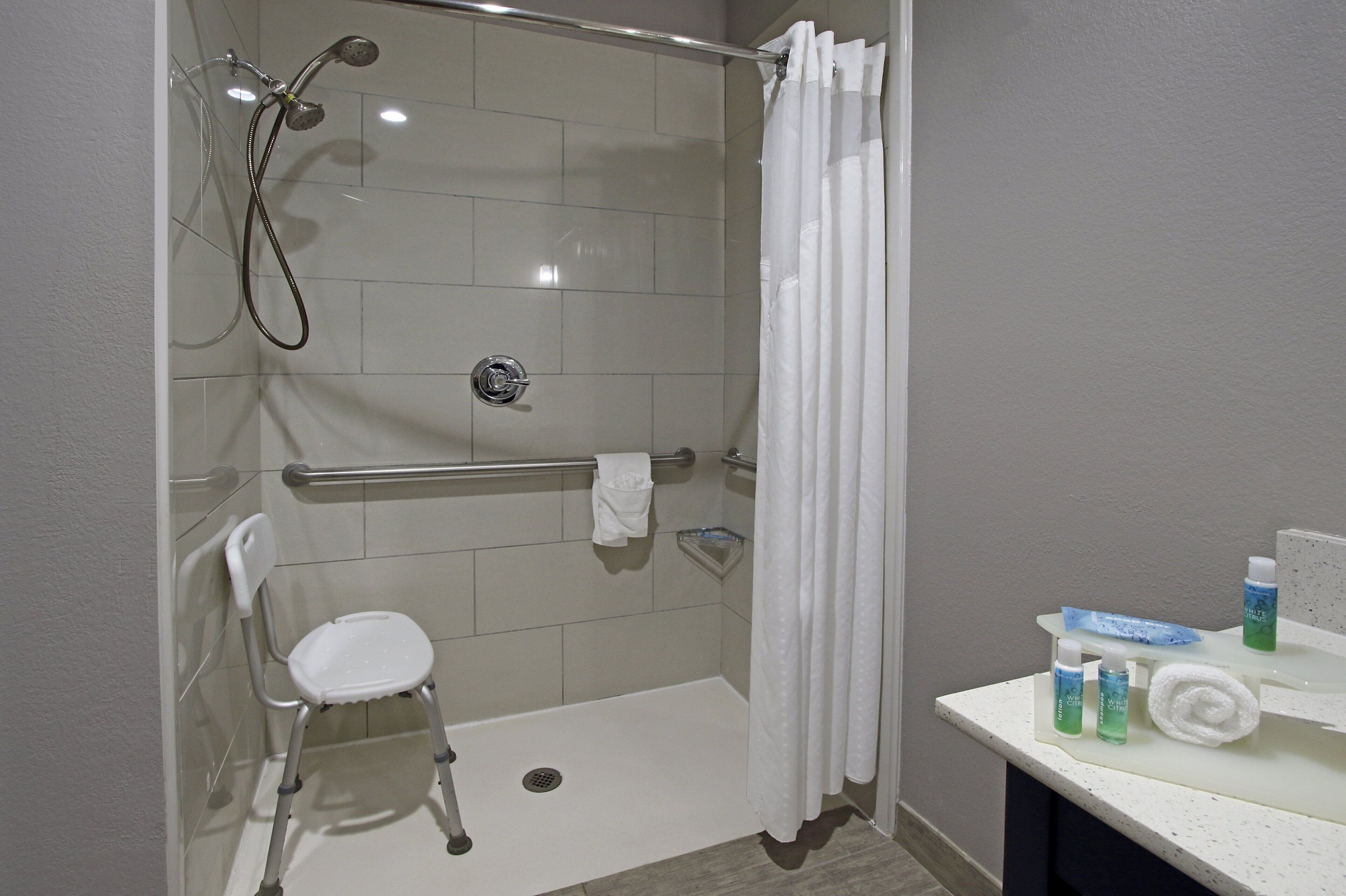 جناح بسرير كينج لذوي الإعاقة، Holiday Inn Express Suites Houston North Iah Area 3/5