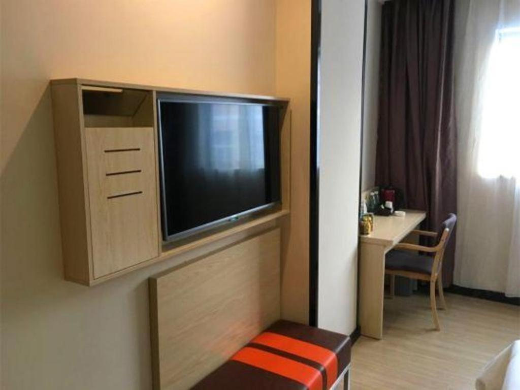 7 Days Premium (Shenzhen Dalang Commercial Center) 37/44