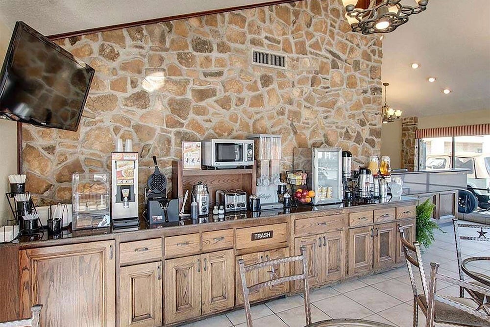Days Inn By Wyndham Gatesville 11/41