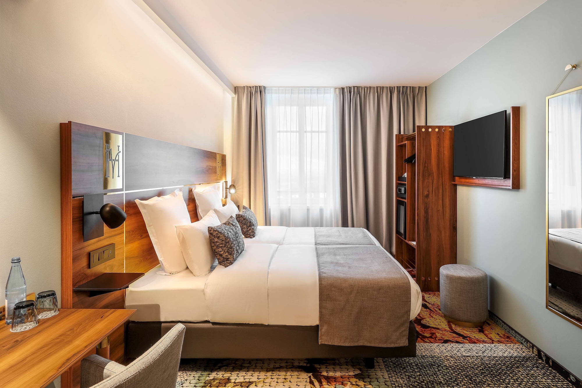 COMFORT, TWIN BEDS