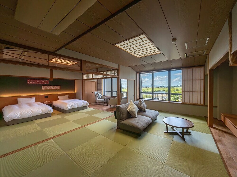 Superior, Twin Beds, 3 Futon Beds