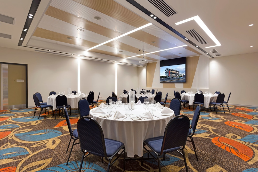 CALAMVALE HOTEL SUITES AND CONFERENCE CENTRE 37/44