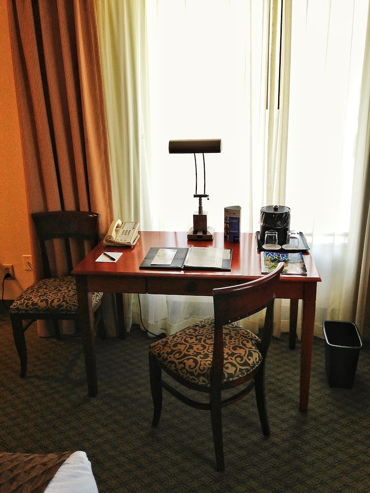 Coast Wenatchee Center Hotel 14/49