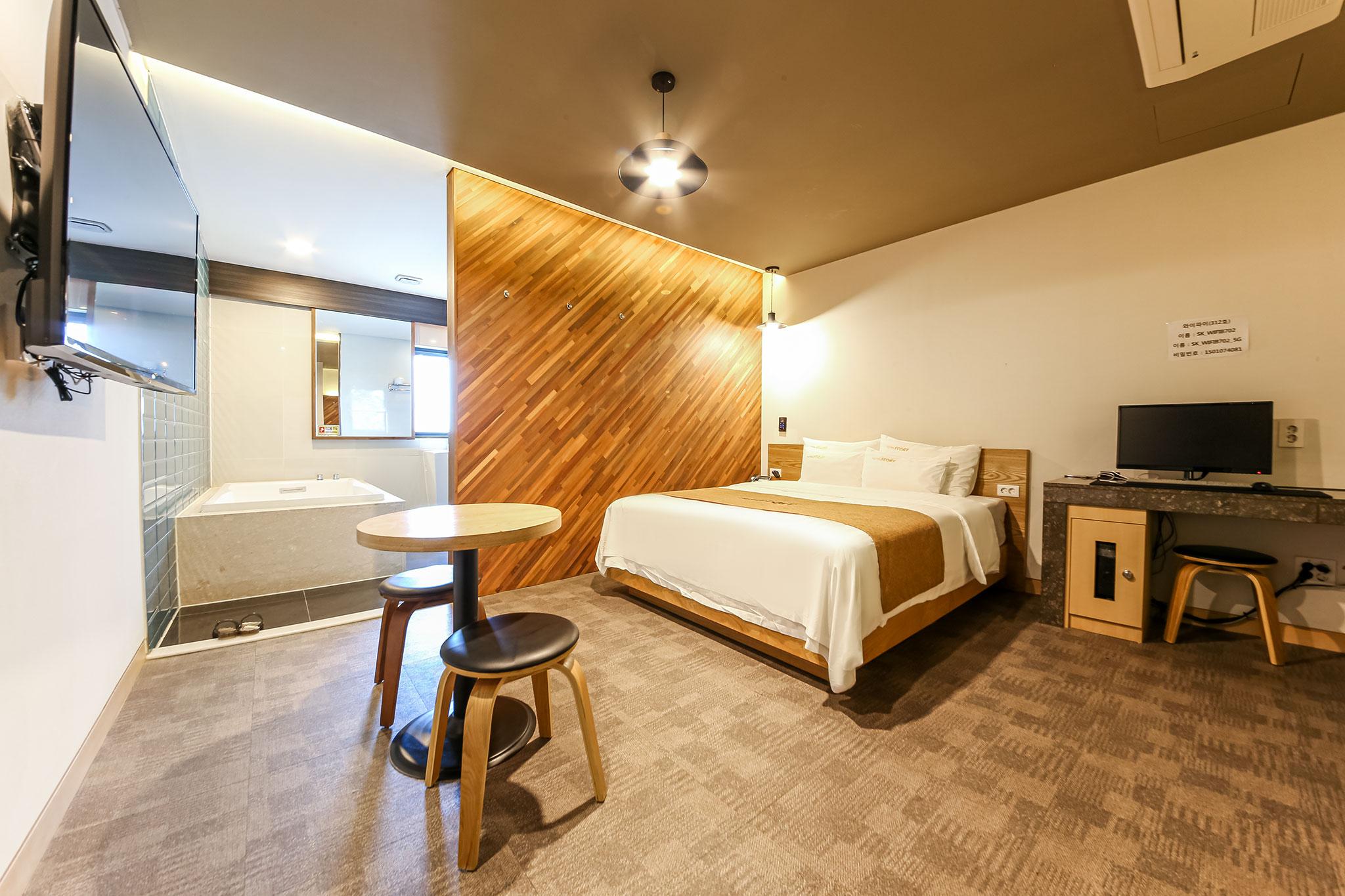 Semi Room, Special