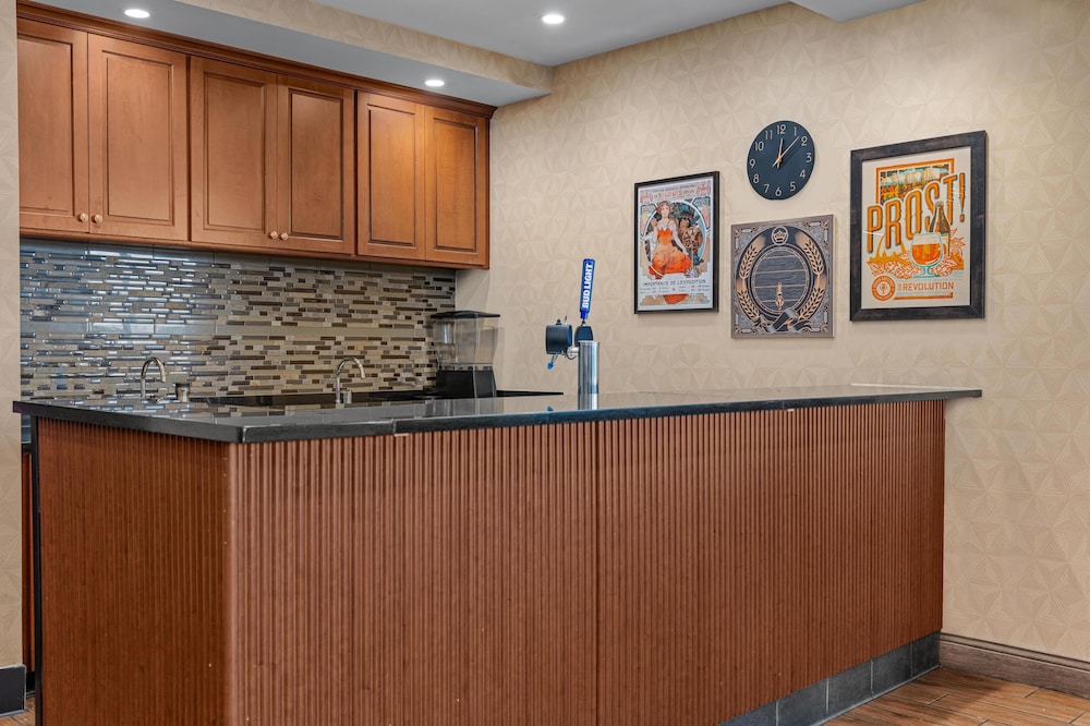 Drury Inn and Suites Creve Coeur St Louis 2/43