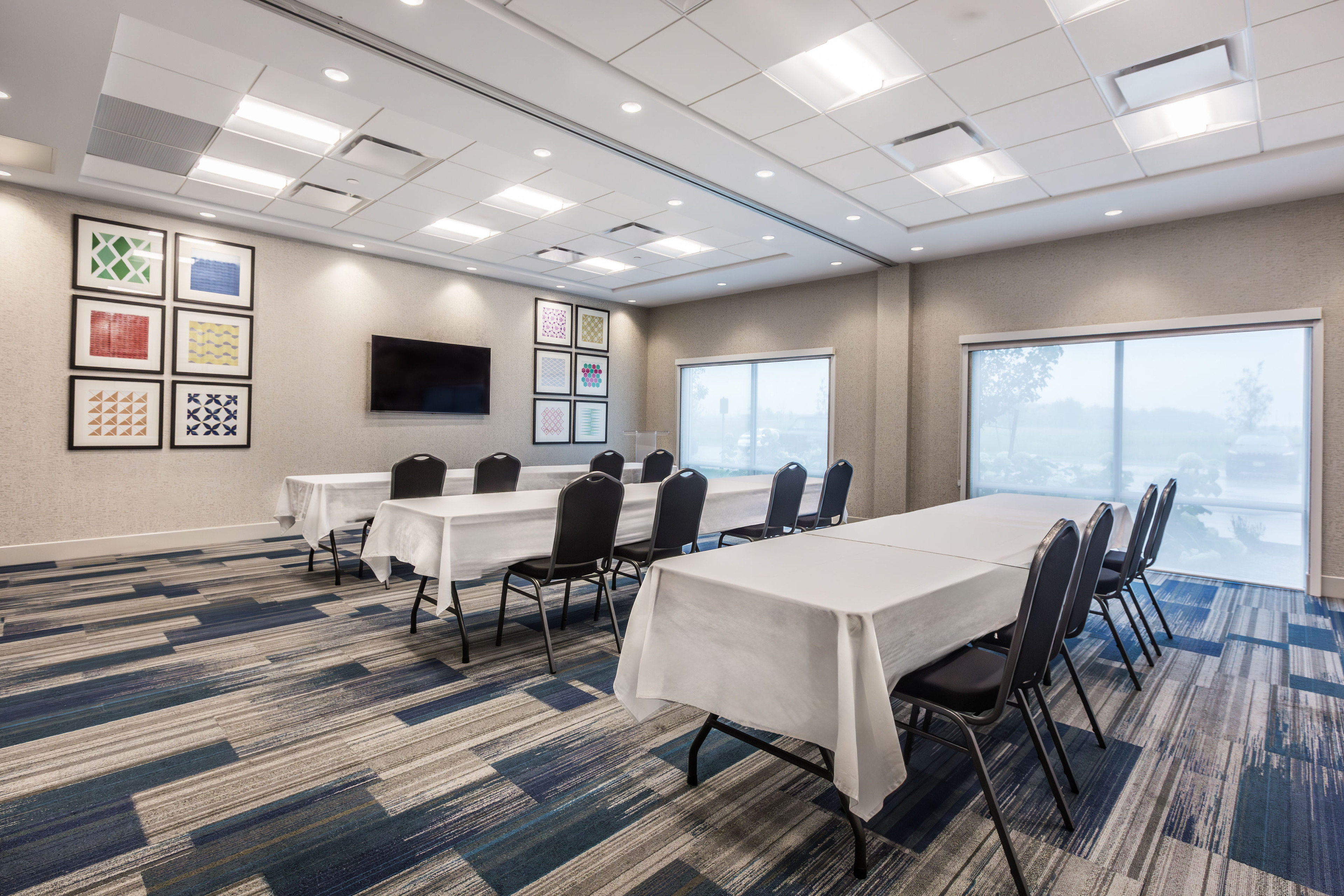Holiday Inn Express and Suites Welland 54/65
