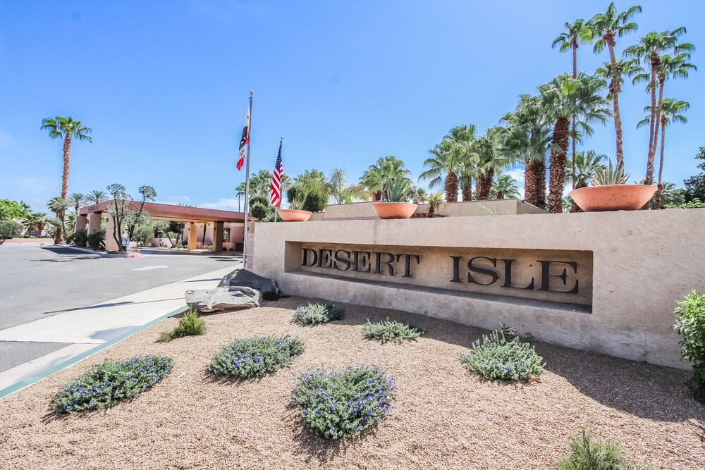 Desert Isle Of Palm Springs 44/50