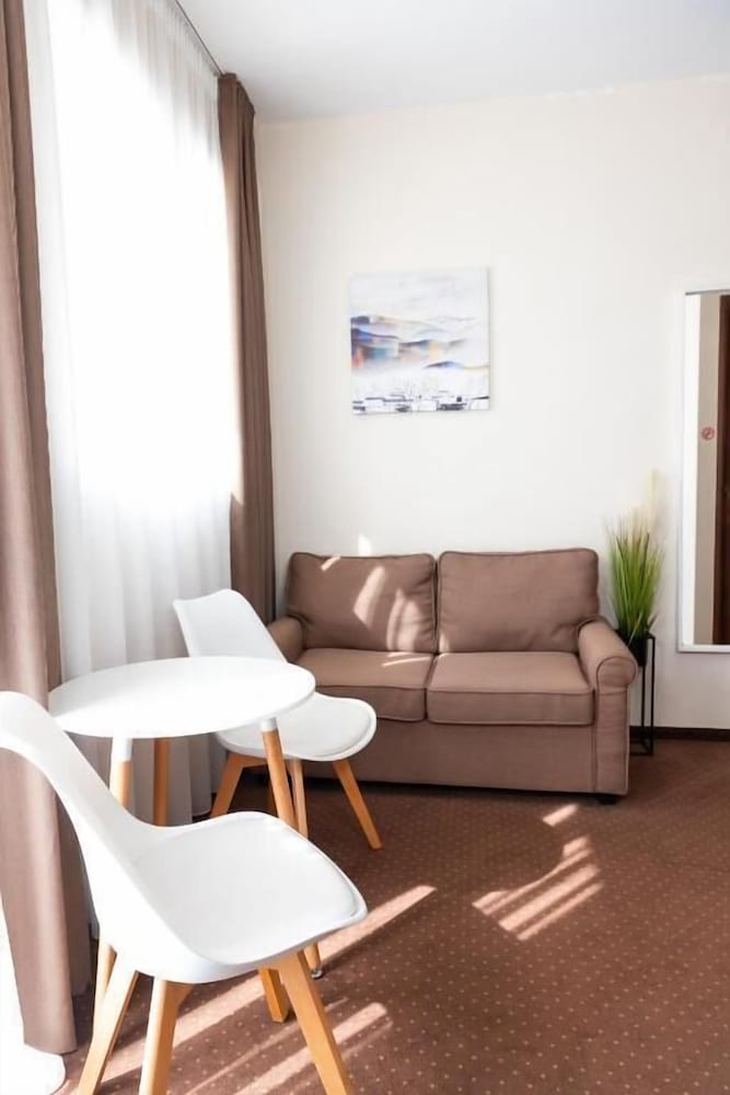 City Plaza Apartments and Rooms 35/49