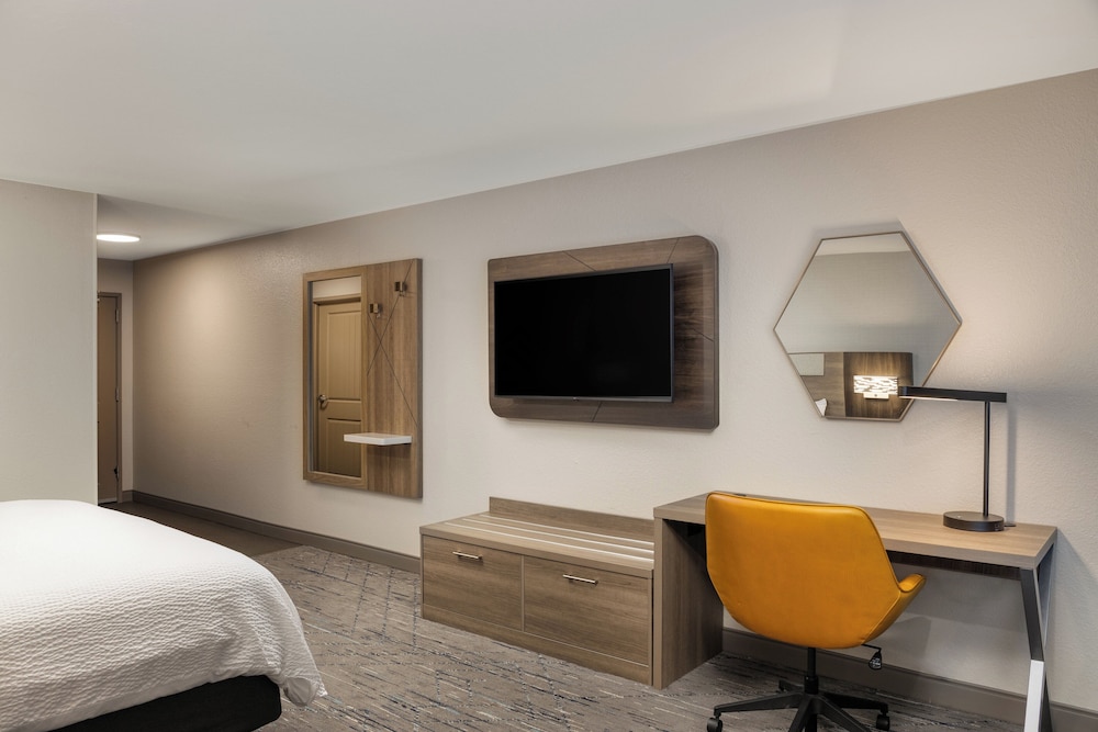 Holiday Inn Express Hotel And Suites Green Bay East 58/64