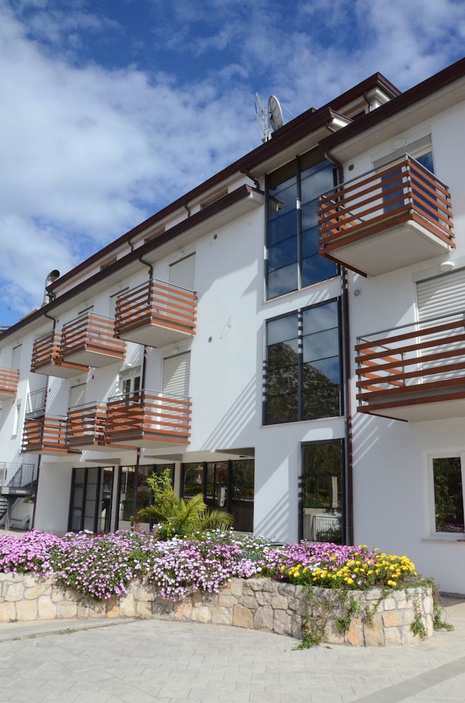 Elaia Garden Hotel 2/48