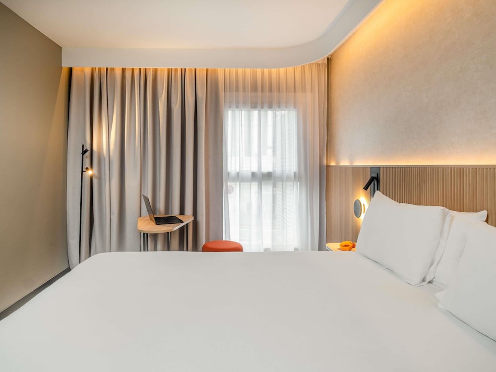 EXECUTIVE, DOUBLE BED