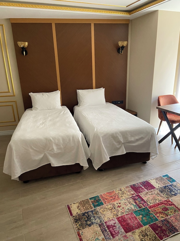 ISTANBUL TOWN HOTEL 24/62