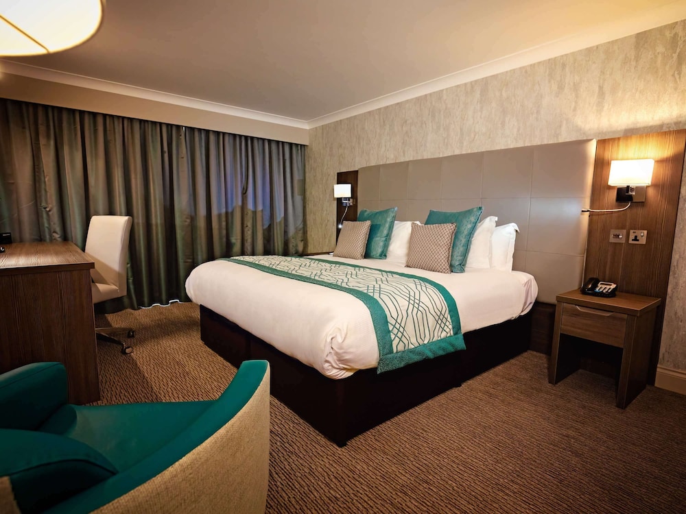Mercure Milton Keynes 9/76