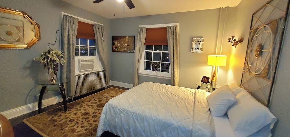 House, 1 Single and 2 Double Beds, 3 Queen Beds
