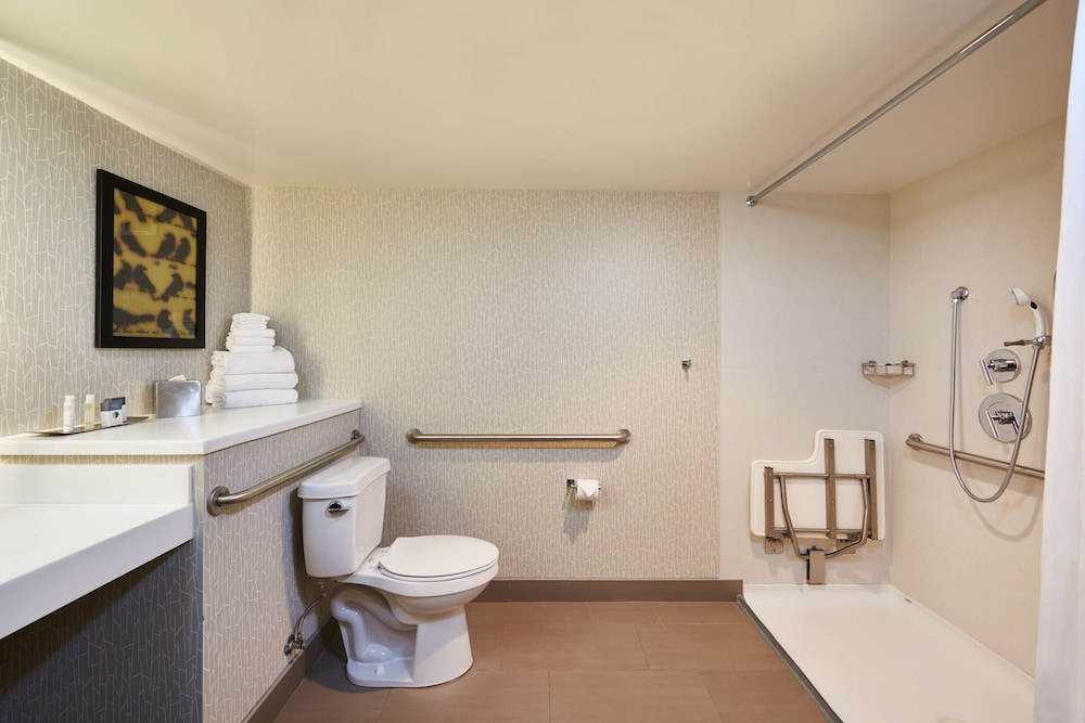 Doubletree By Hilton Fresno Convention Center 9/59