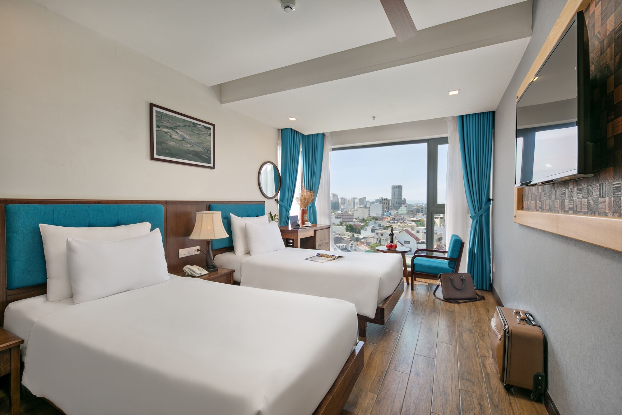 DELUXE, TWIN BEDS